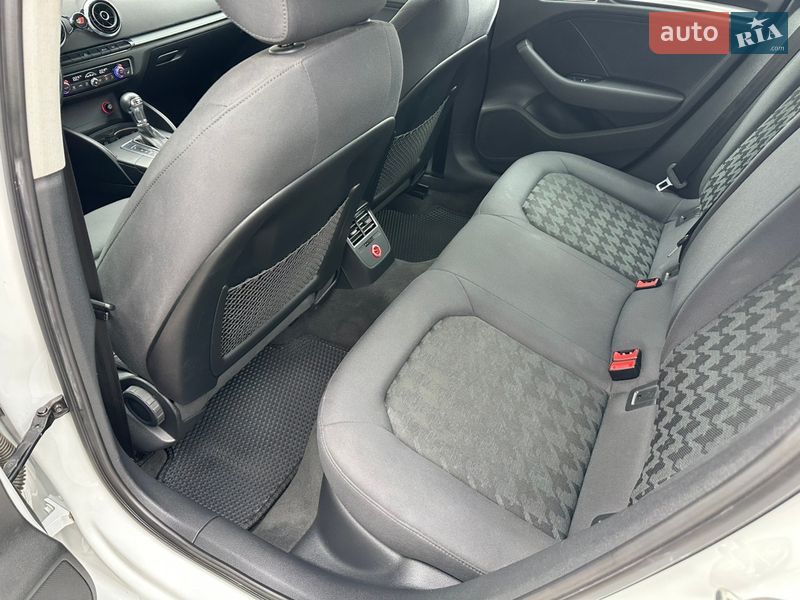 Седан Audi A3 2013 в Киеве