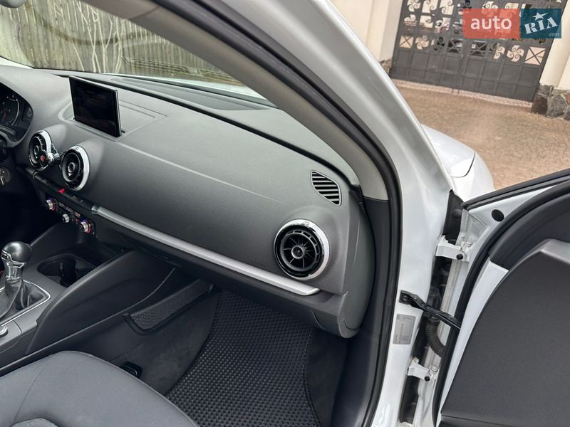 Седан Audi A3 2013 в Киеве