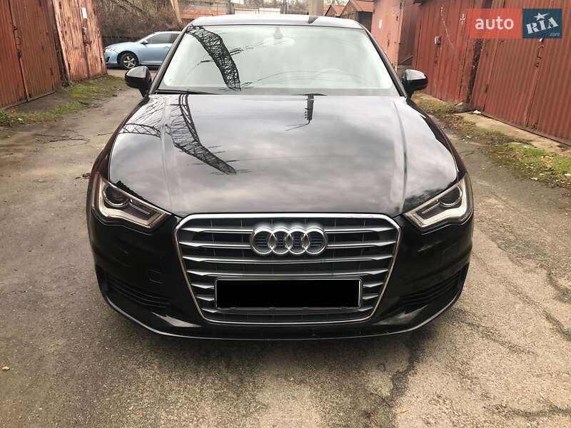 Седан Audi A3 2015 в Киеве