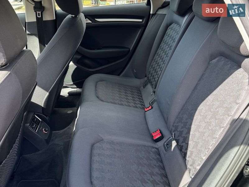 Хэтчбек Audi A3 2016 в Луцке