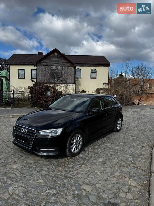 Хэтчбек Audi A3 2016 в Луцке