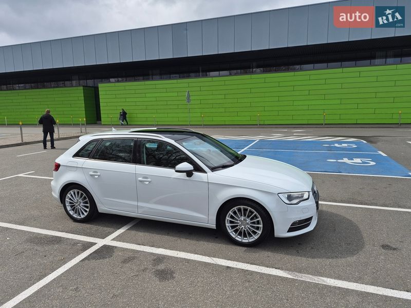 Хэтчбек Audi A3 2016 в Киеве