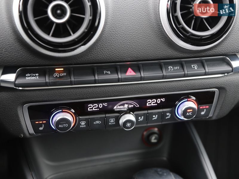 Седан Audi A3 2015 в Киеве