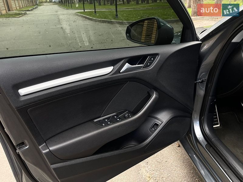 Седан Audi A3 2015 в Чернигове