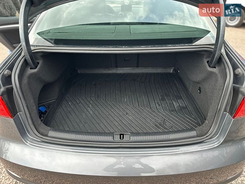 Седан Audi A3 2015 в Ровно