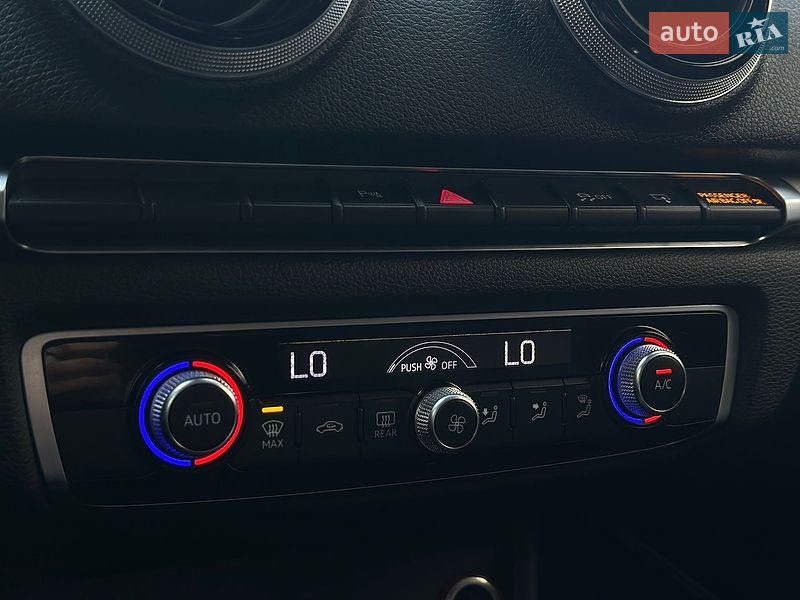 Седан Audi A3 2016 в Львові