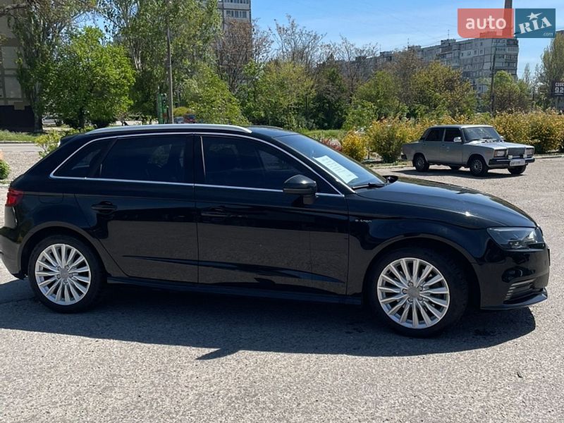 Хэтчбек Audi A3 2017 в Запорожье