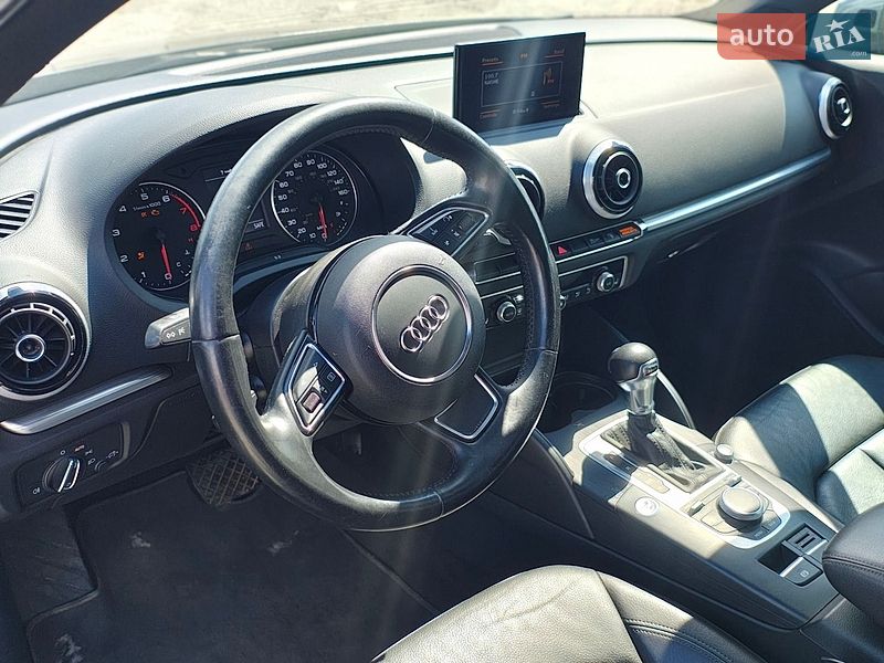 Седан Audi A3 2015 в Ровно