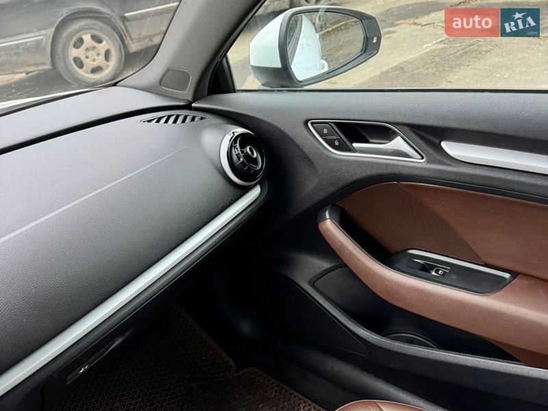 Седан Audi A3 2015 в Одессе
