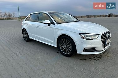 Хетчбек Audi A3 2016 в Чернівцях
