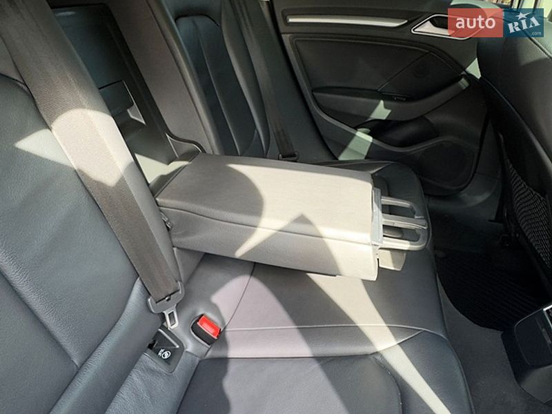 Седан Audi A3 2016 в Киеве