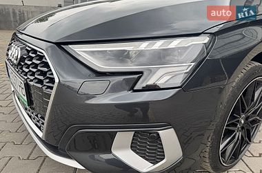 Седан Audi A3 2022 в Чернівцях