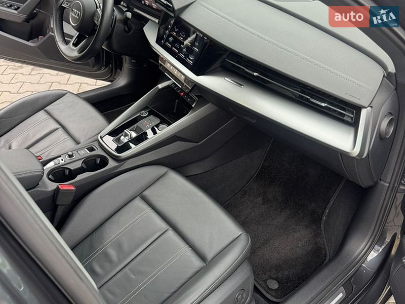 Седан Audi A3 2022 в Чернівцях