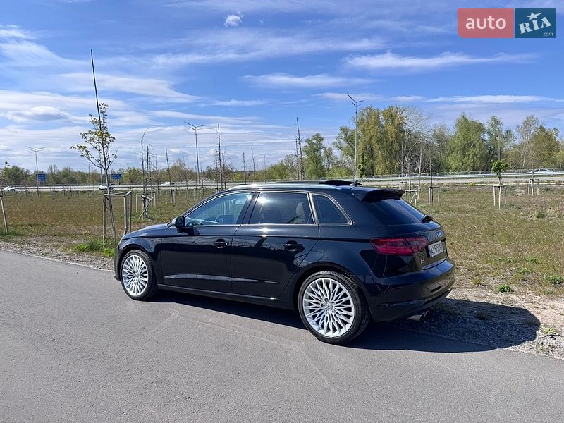 Хэтчбек Audi A3 2016 в Киеве