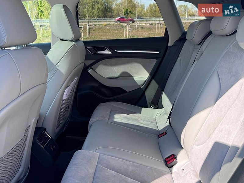 Хэтчбек Audi A3 2016 в Киеве