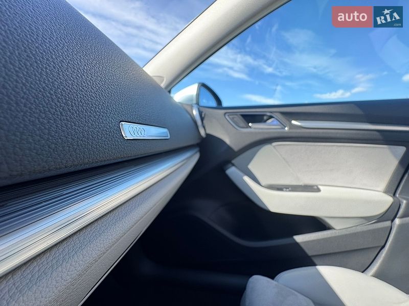 Хэтчбек Audi A3 2016 в Киеве