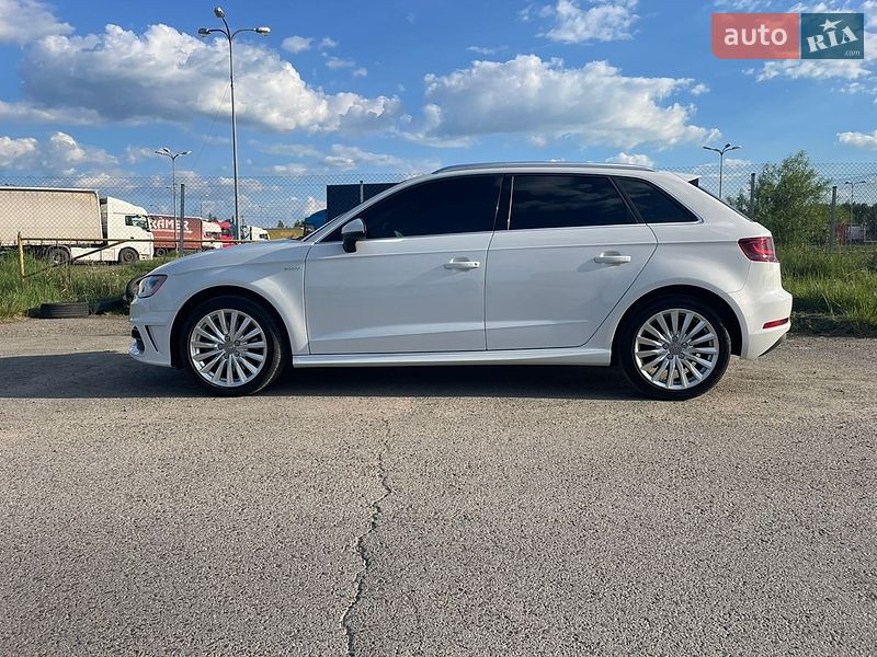 Хетчбек Audi A3 2016 в Львові