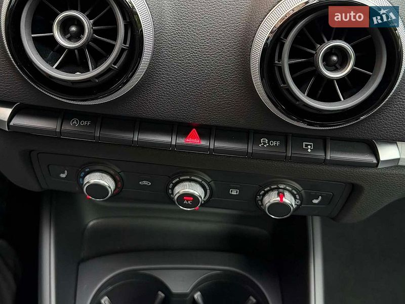 Седан Audi A3 2015 в Киеве