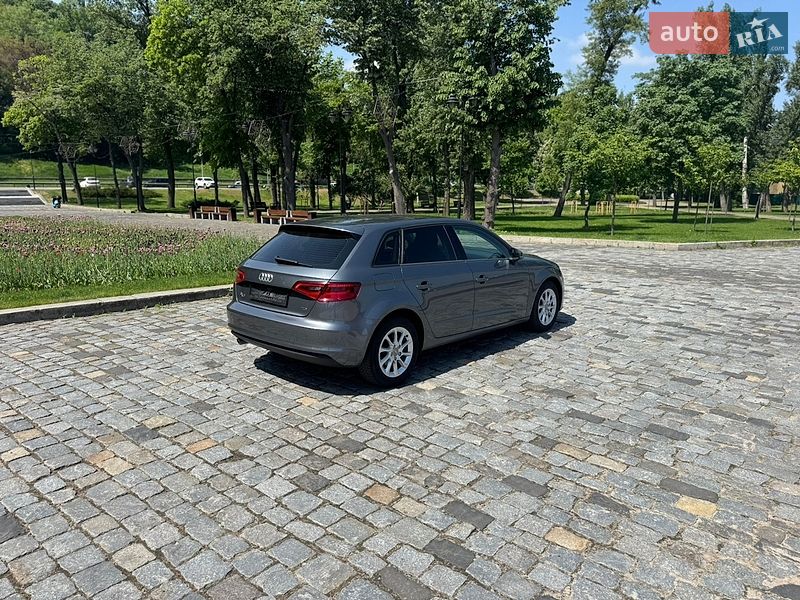 Хетчбек Audi A3 2015 в Києві