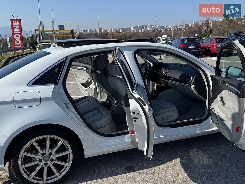 Седан Audi A3 2015 в Ромнах