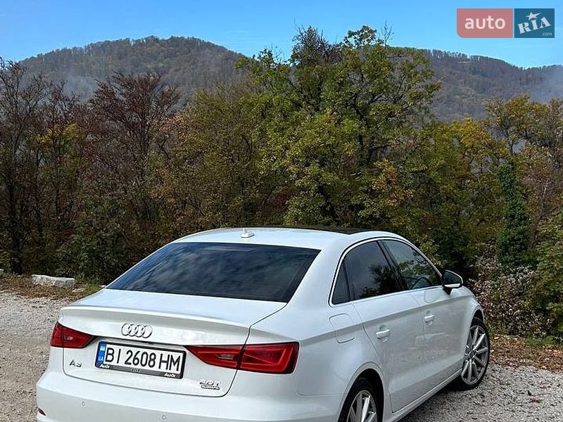 Седан Audi A3 2015 в Ромнах