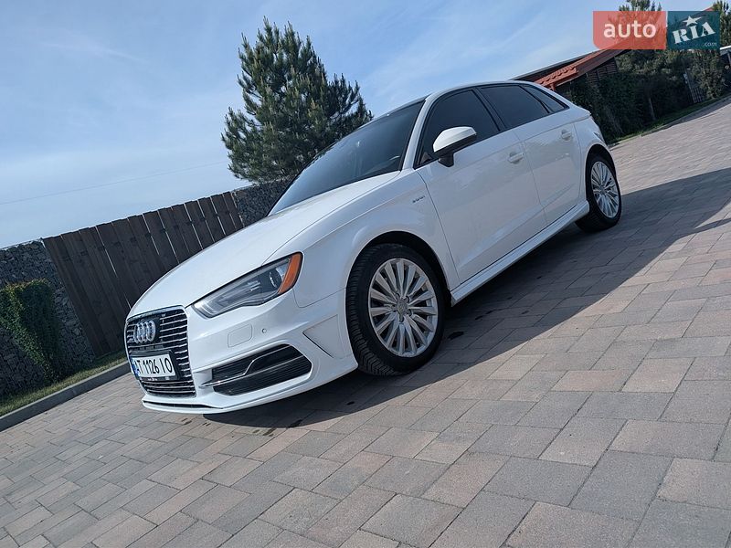 Хэтчбек Audi A3 2015 в Ивано-Франковске