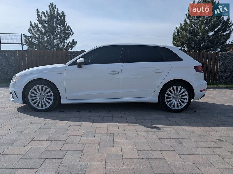 Хэтчбек Audi A3 2015 в Ивано-Франковске