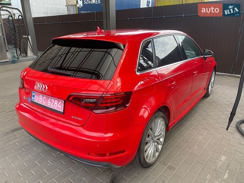 Хэтчбек Audi A3 2015 в Ровно