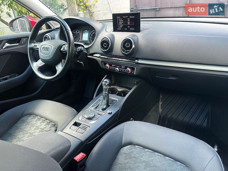 Хэтчбек Audi A3 2016 в Киеве