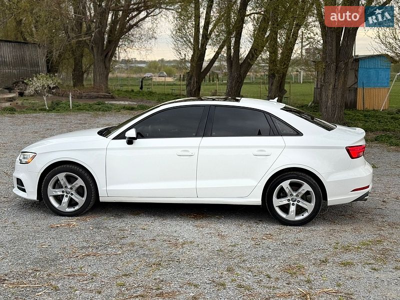 Седан Audi A3 2019 в Ровно