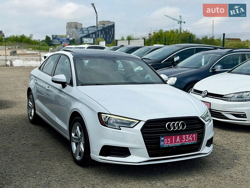 Седан Audi A3 2016 в Рівному