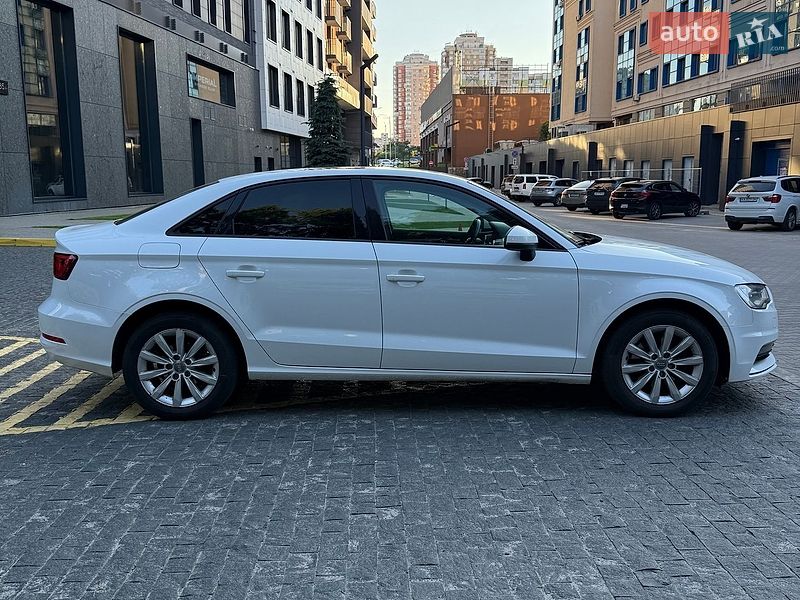 Седан Audi A3 2015 в Киеве