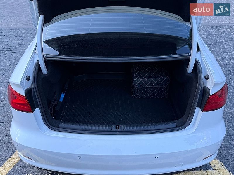 Седан Audi A3 2015 в Киеве