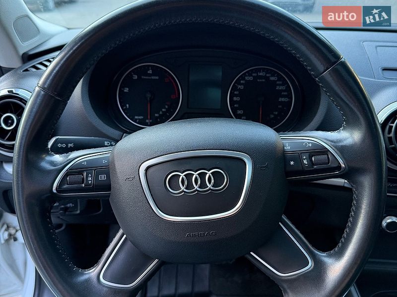 Седан Audi A3 2015 в Киеве