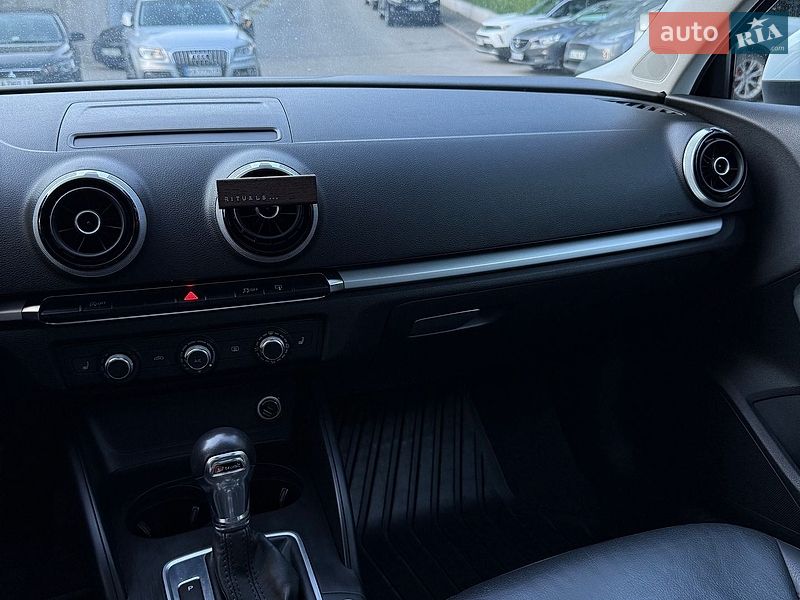 Седан Audi A3 2015 в Киеве