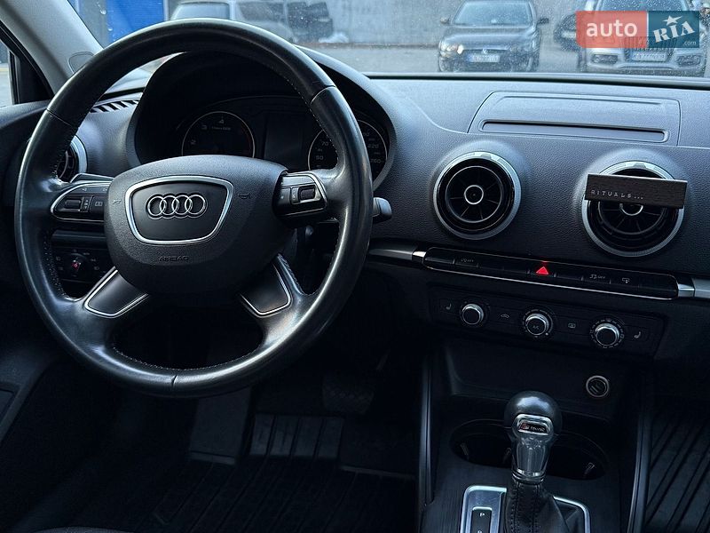 Седан Audi A3 2015 в Киеве