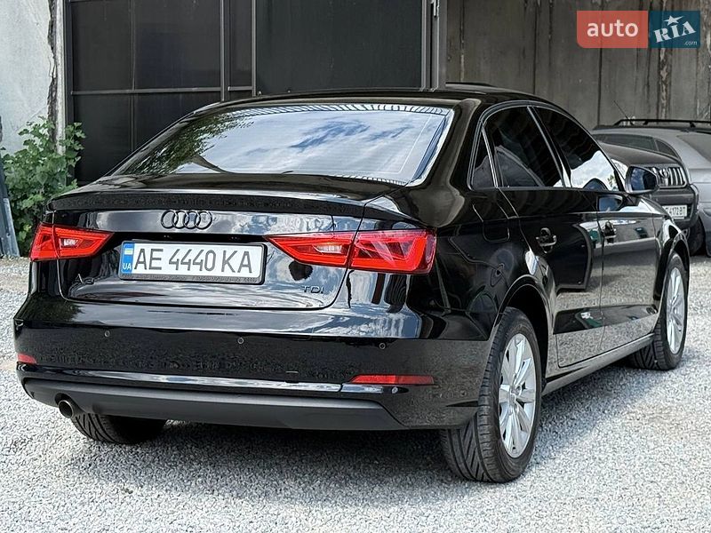 Седан Audi A3 2015 в Днепре