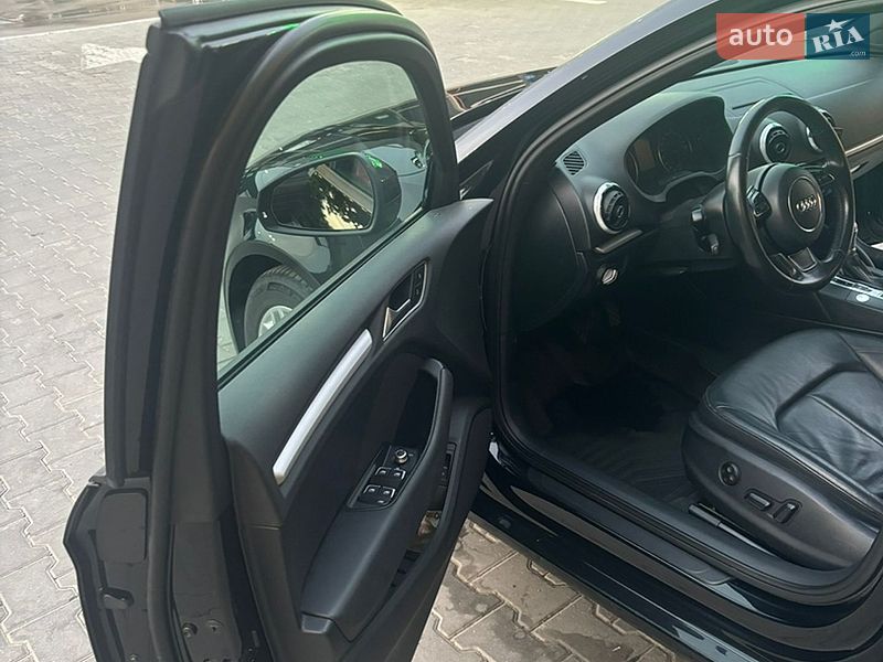 Седан Audi A3 2015 в Чернівцях