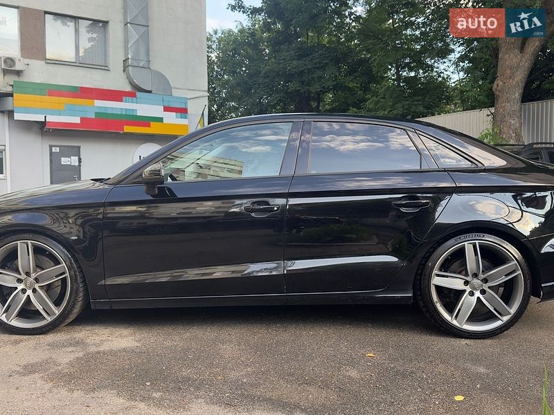 Седан Audi A3 2016 в Киеве