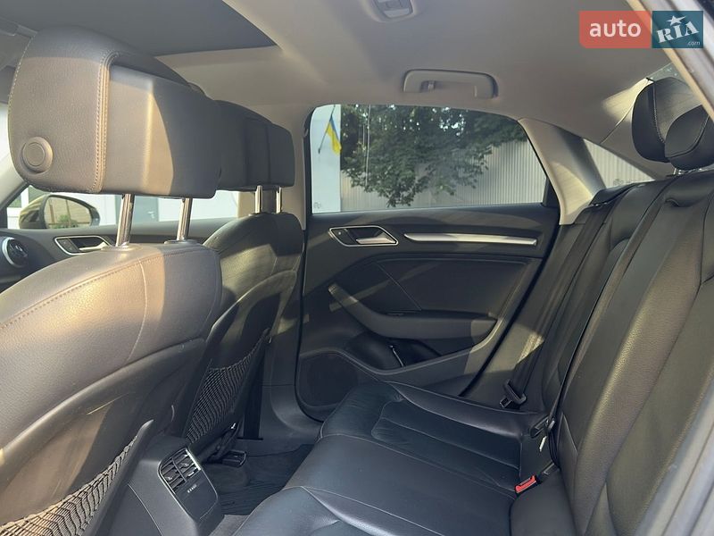 Седан Audi A3 2016 в Киеве