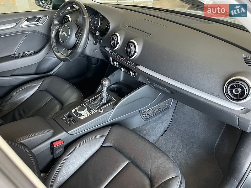 Седан Audi A3 2016 в Киеве