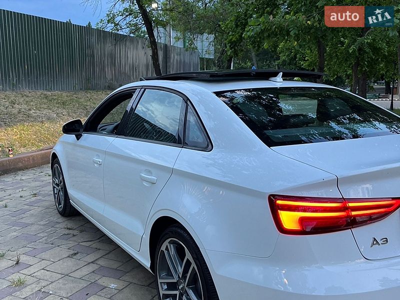 Седан Audi A3 2017 в Кременчуці