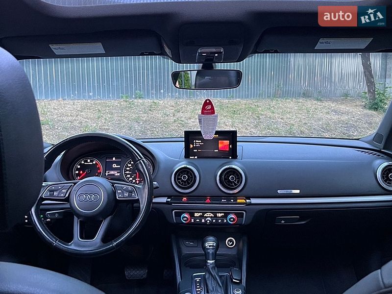 Седан Audi A3 2017 в Кременчуці