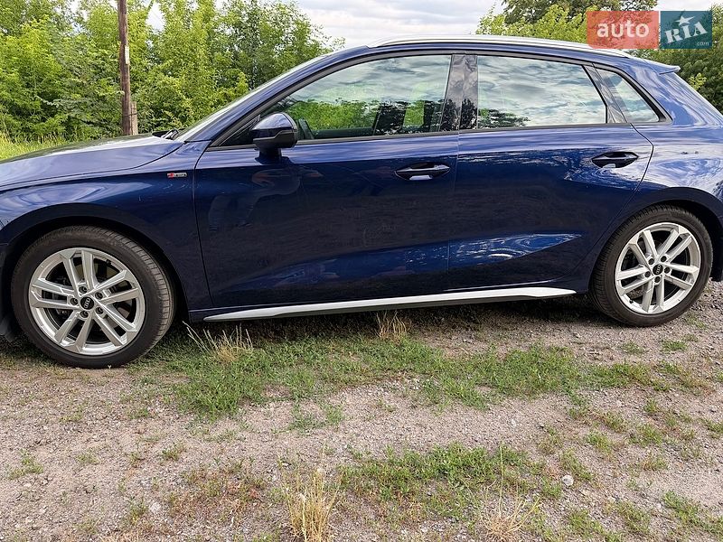 Хэтчбек Audi A3 2023 в Казатине