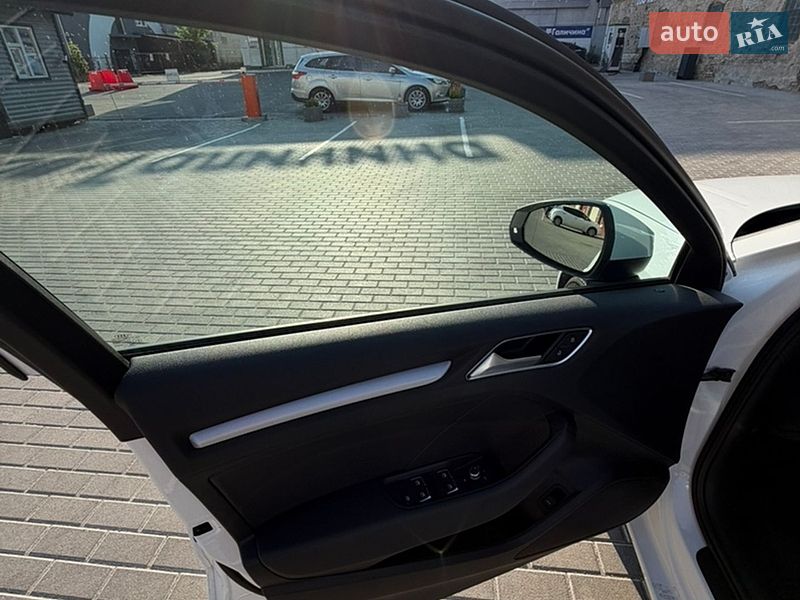 Седан Audi A3 2015 в Львове