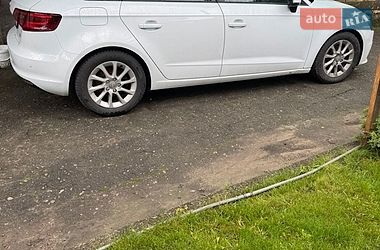 Хэтчбек Audi A3 2016 в Киеве