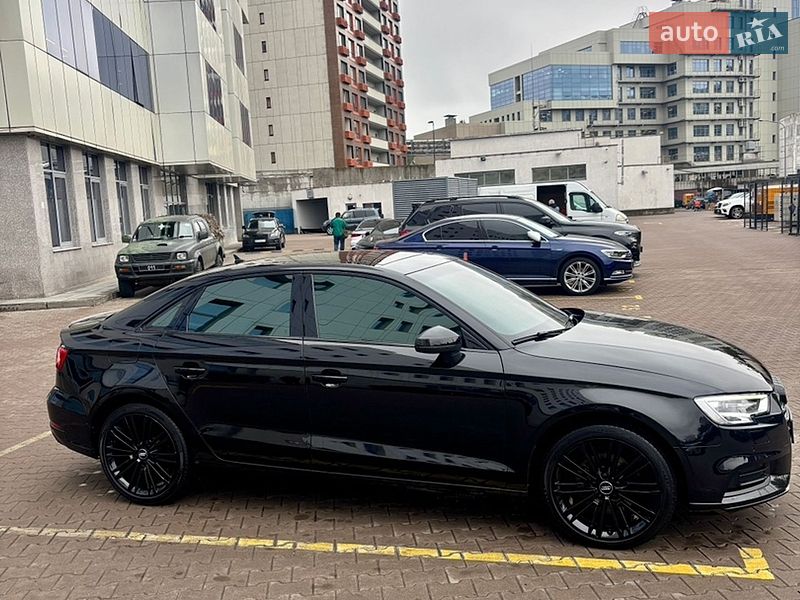 Седан Audi A3 2018 в Киеве