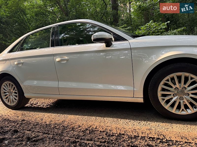 Седан Audi A3 2016 в Киеве