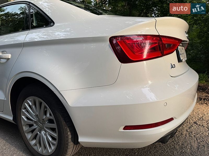 Седан Audi A3 2016 в Киеве