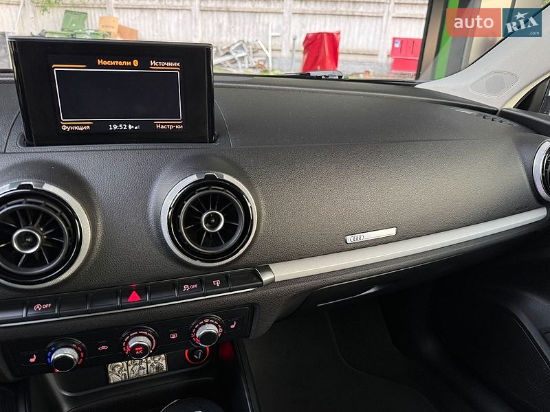 Седан Audi A3 2016 в Киеве
